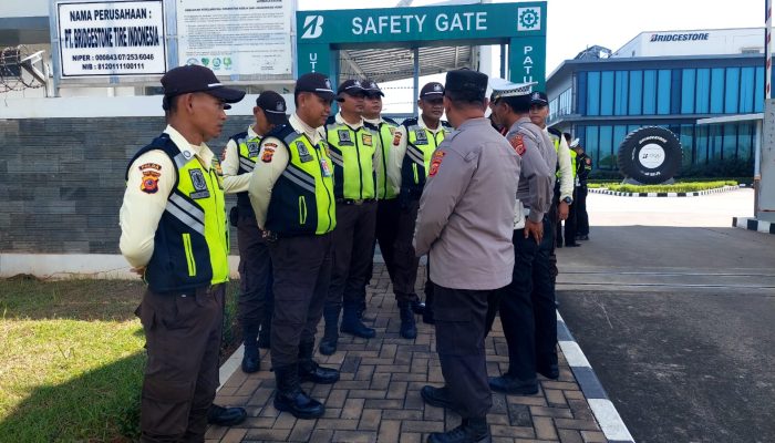 Satlantas Polres Karawang Sosialisasi Kesadaran Berlalu Lintas Kepada Security Pabrik