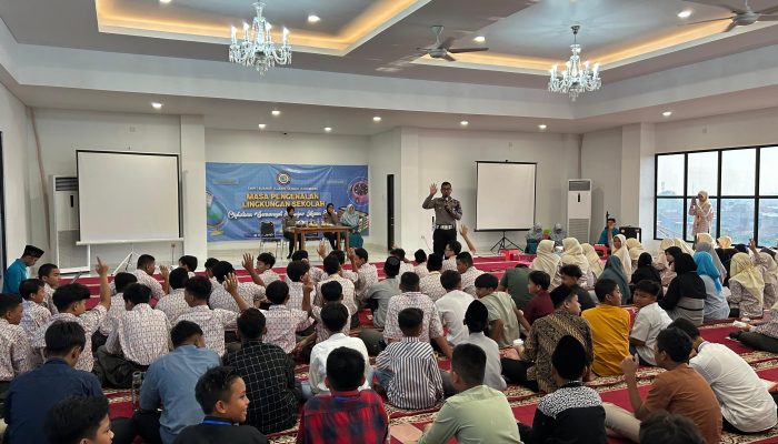 Satlantas Polres Karawang Edukasi Ops Patuh Lodaya 2024, saat MPLS di SMP Buah Hati Karawang