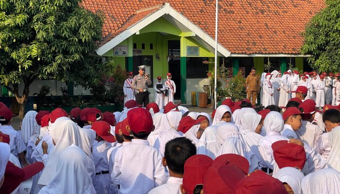 Satlantas Polres Karawang Edukasi Tertib Berlalu Lintas Kepada Murid Sekolah Dasar