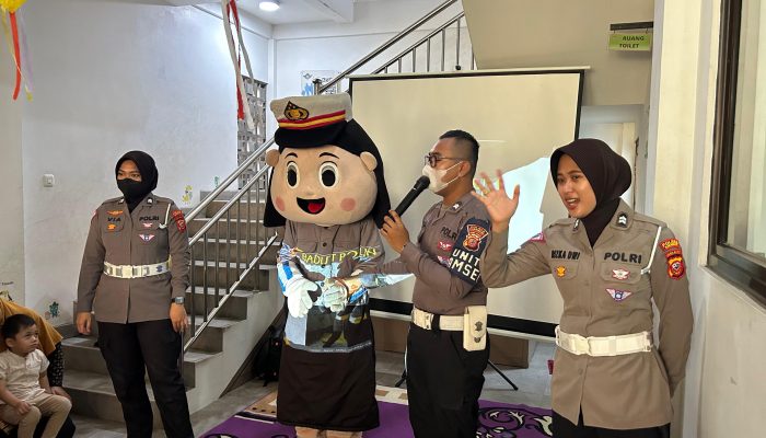 Satlantas Polres Karawang Gelar Kegiatan Edukatif Bersama Anak-Anak TKIT Al-Irsyad Al-Islamiyah
