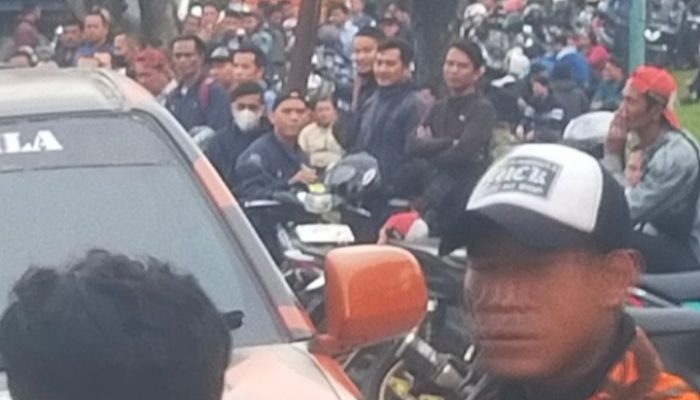 Ratusan Masa dari Ormas PAC PP Ciampel Karawang Datangi PT Bridgestone Tire