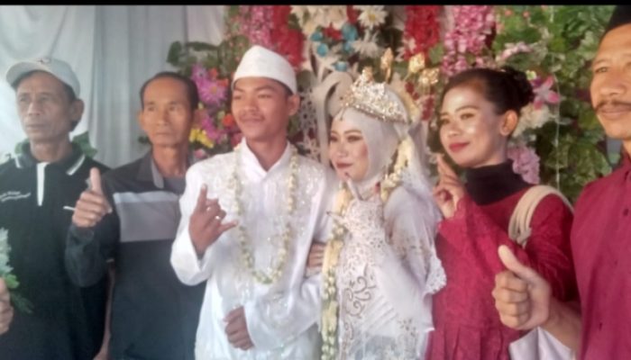 Keluarga besar Bp Acip Di Cikadu Purwakarta Gelar Syukuran Walimatul Nikah