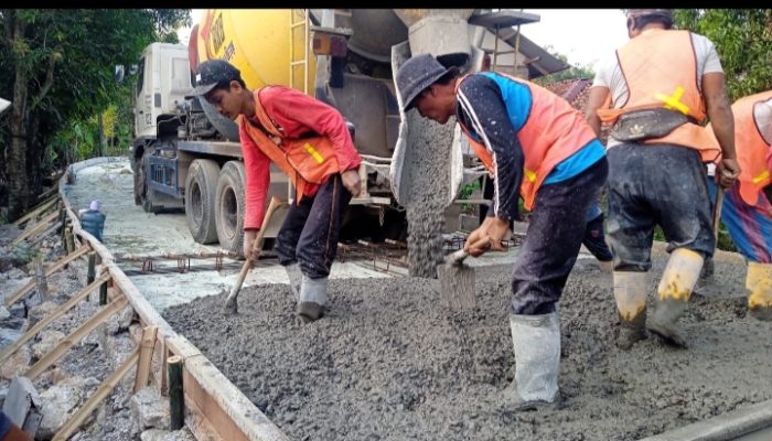 Proyek Acak Kadut Diduga Tidak Sesuai Spek, Proyek Peningkatan Jalan Rido Galih Medal Krisna Bekasi