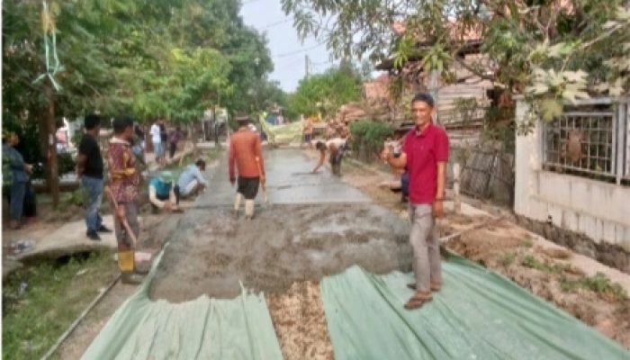 Pemerintah desa Ciasem Tengah Subang Perbaiki Jalan Dusun dan Jalan Desa