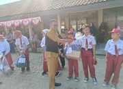 Penyaluran Bantuan Tas dan Sepatu dari BAZNAS ke SDN Pucung 3 Kotabaru Karawang