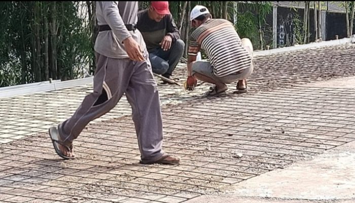 Proyek Penataan Sarana Olah Raga Di desa Sukaragam Bekasi Di duga Tidak ada pengawasan dan Abaikan K3