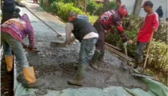 Pemerintah Desa Pringkasab Pabuaran Subang Perbaiki Jalan Lingkungan di Cor Beton