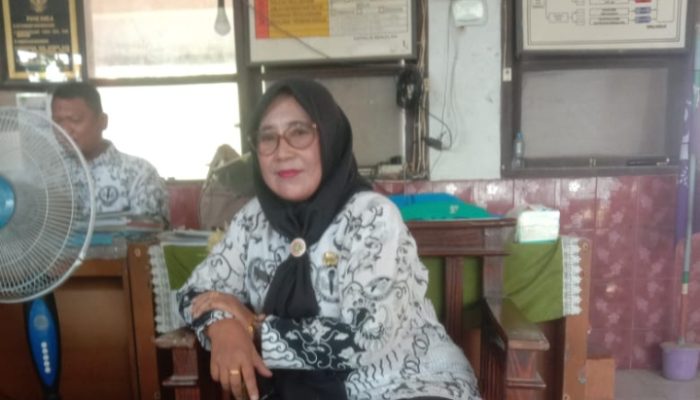Di Duga SDN Dayeuhluhur III Karawang pungut setiap orang tua siswa Rp 250.000 untuk pengadaan Paving blok