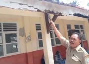 SDN Dayeuhluhur III Kecamatan Tempuran Karawang Kondisinya Memprihatinkan tidak layak di gunakan,Pemerintah tutup mata