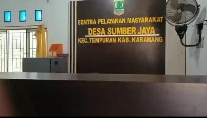 Warga mengeluh Pelayanan di kantor Desa Sumberjaya Karawang payah Pukul 11.00 Kantor desa sudah Kosong