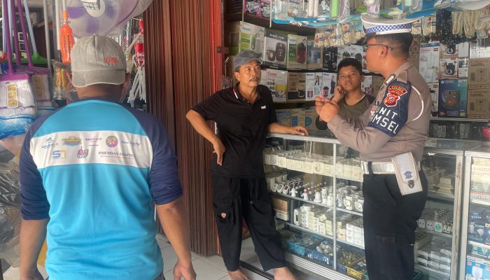 Unit Kamsel Satlantas Polres Karawang Ajak Masyarakat Disiplin Berlalu Lintas