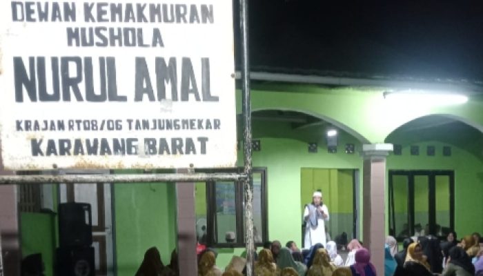 Penceramah Ajengan Pipin dewan kemakmuran mushola Nurul amal sukses gelar peringatan maulid nabi SAW