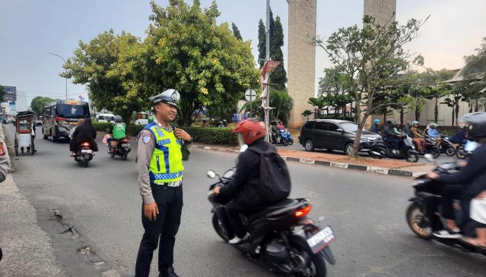 Polantas Atur Arus Lalu Lintas, Guna Cegah Kemacetan di Karawang