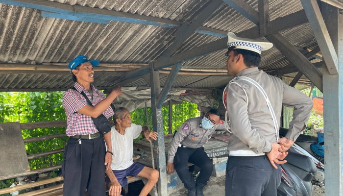 Unit Kamsel Satlantas Polres Karawang Sosialisasi Keselamaran Berkendara Kepada Opang