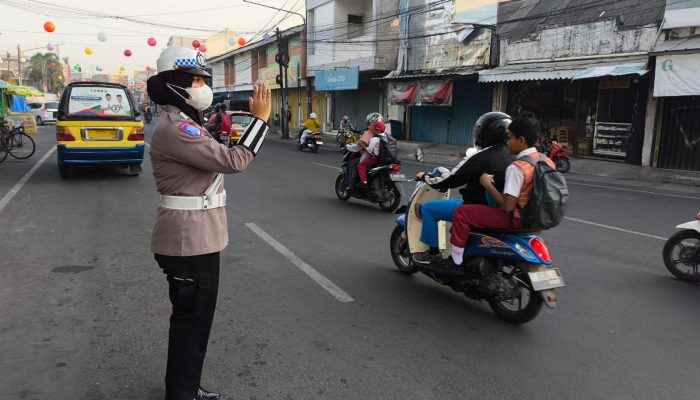 Hari Pertama Ops Zebra Lodaya, Sat Lantas Polres Karawang Cegah Kemacetan melalui Gatur Lalin