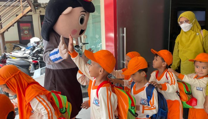 Edukasi Anak Usia Dini, Sat Lantas Polres Karawang Menggelar Polisi Sahabat Anak