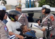 Sat Lantas Polres Karawang Bagikan Stiker Operasi Zebra Lodaya Kepada Pengguna Jalan