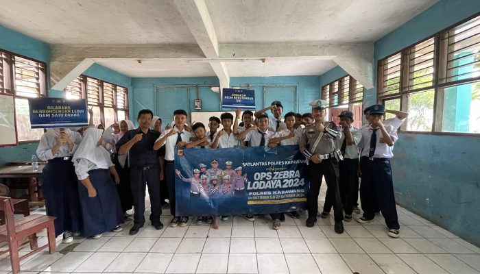 Sat Lantas Polres Karawang Sosialisasi Ops Zebra Lodaya Kepada Pelajar SMP PGRI Klari