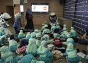 Sat Lantas Polres Karawang Gelar Kegiatan Edukatif Polisi Sahabat Anak Bersama Anak-Anak Paud