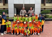 Ikuti Keseruan Sat Lantas Polres Karawang Bersama Anak Usia Dini, saat Edukasi Polsanak