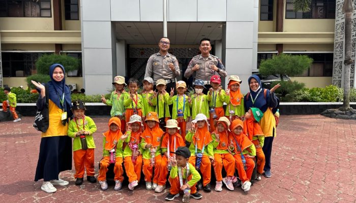 Ikuti Keseruan Sat Lantas Polres Karawang Bersama Anak Usia Dini, saat Edukasi Polsanak