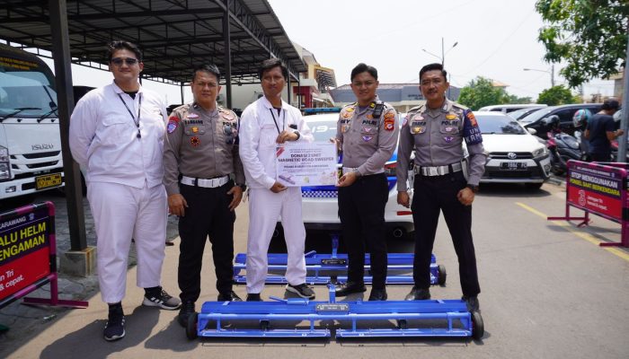 Satlantas Polres Karawang Gandeng PT. HPM, Ciptakan Alat Saber Penyapu Paku di Jalan Raya