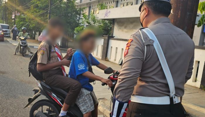 Teguran Humanis Polantas terhadap Pelanggar di Jalan Raya Karawang