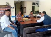 Awak media NURJATINEWS.COM Karawang Jalin silaturahmi dengan Polsek Cipeundeuy Subang