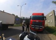 Unit Kamsel Satlantas Polres Karawang Berikan Teguran Humanis Kepada Pelanggar di Jalan Raya