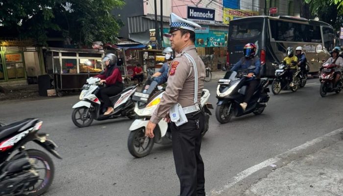 Sat Lantas Polres Karawang Tingkatkan Pengaturan Lalu Lintas di Hari Weekend