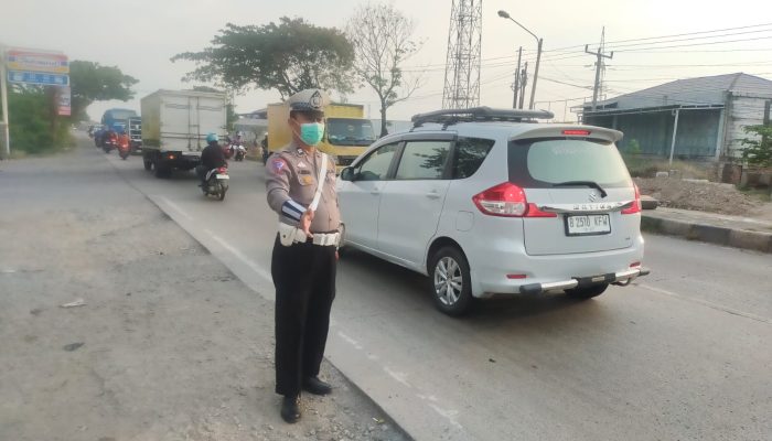 Upaya Polantas di Karawang, Cegah Pengguna Jalan Terjebak Kemacetan