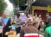 Jumat Berkah! Ibu-Ibu Bhayangkari dan Polwan Satlantas Polres Karawang Berbagi Makanan