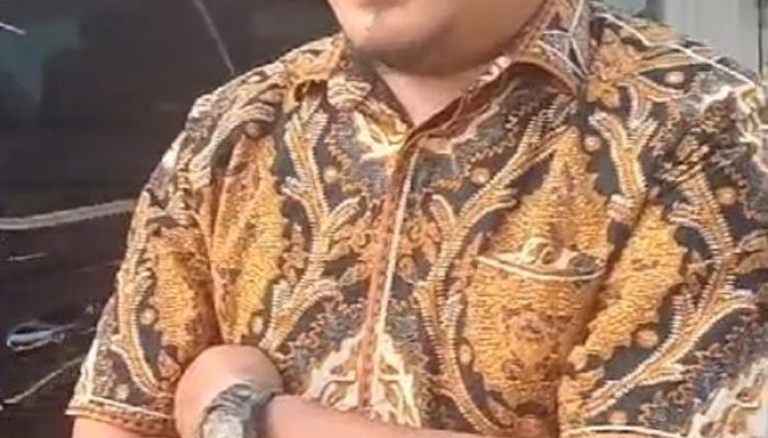 RSUD official with the initials DK was reported to the police for the alleged destruction of Hendra Supriatna SH MH’s car