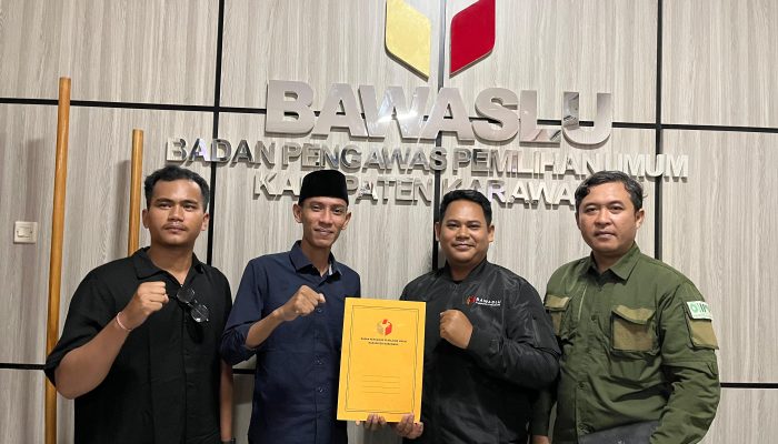 H Taufik Ardani MA dan Aktivis NU Febri Rohiman Hidayat Melaporkan pasangan calon bupati Karawang ke Bawaslu atas dugaan pelanggaran kampanya di tempat ibadah