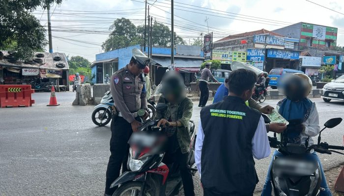 Sat Lantas Polres Karawang dan Petugas Gabungan Menggelar Operasi KTMDU