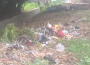Warga Mengeluh TPU Pagadungan Purwasari Karawang di Jadikan Tempat Pembuangan Sampah