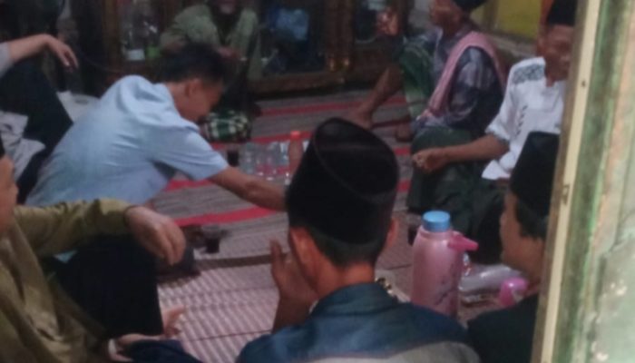 Keluarga besar Bp Padi Sopandi warga Dusun Krajan RT 03/ RW/ 02 desa Mekarjaya Purwasari gelar Tahlilan