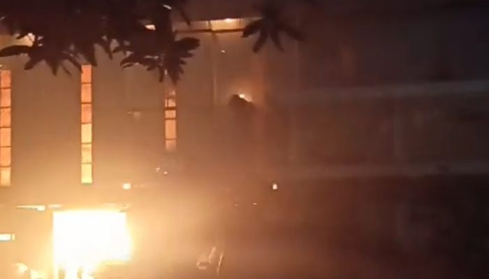 Kebakaran Hebat di Pabrik Tisu Kawasan Kujang Karawang Kerugian Belum Bisa Dipastikan