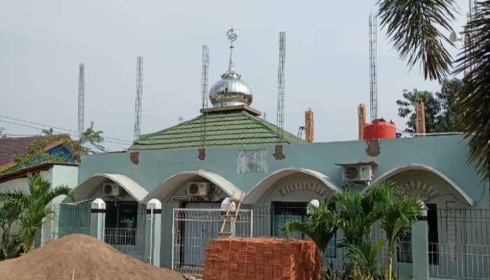 Anggota DPRD Karawang Pendi Anwar Membangun Pengembangan Masjid Al – Hikmah Di Perum Griya Permai Blok C