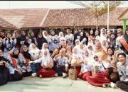 Peringatan Hari Guru Nasional di SDN Cikampek Barat 4 Karawang Berlangsung Meriah