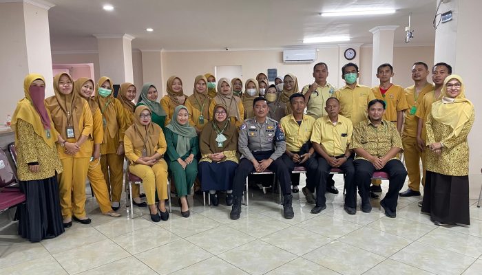 Satlantas Polres Karawang Sosialisasi Safety Riding Kepada Pegawai RS. Dewi Sri