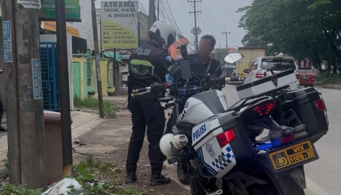 Satlantas Polres Karawang Konsisten Laksanakan Patroli Simpatik di Jalan Raya
