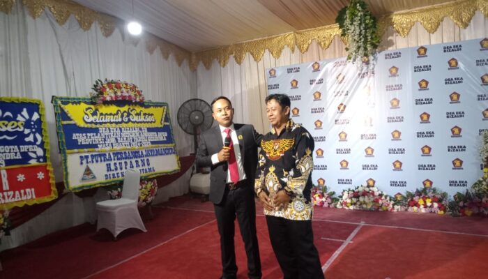 Menggelar Open House di Kediaman Ayahandanya,di Gedung putih 