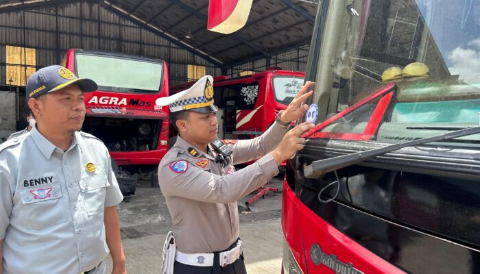 Sambut Natal dan Tahun Baru, Satlantas Polres Karawang Uji Kelayakan Otobus