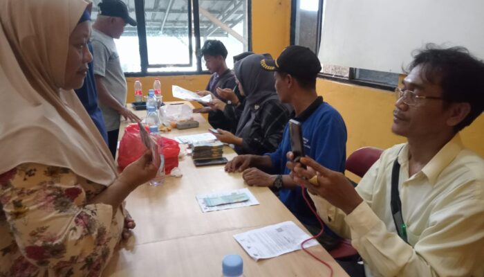Bantuan sosial program keluarga harapan PKH dan BPNT bantuan tunai