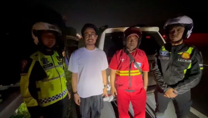 Pertolongan Tim Urai Satlantas Polres Karawang pada Mobil Mogok di KM 56 A Tol Japek