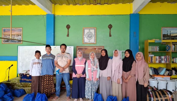 Salurkan Bantuan Sembako di Ponpes Nurul Alam Sanggabuana, YBM PLN UP3 Karawang Berbagi Kebahagiaan Dalam Momentum Nataru