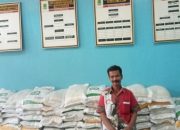 Pemerintah Desa Langensari Karawang Bagikan Beras Kepada Warga Yang Kurang Mampu