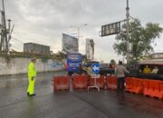 Satlantas Karawang Lakukan Penyortiran Kendaraan Sumbu 3 ke Atas