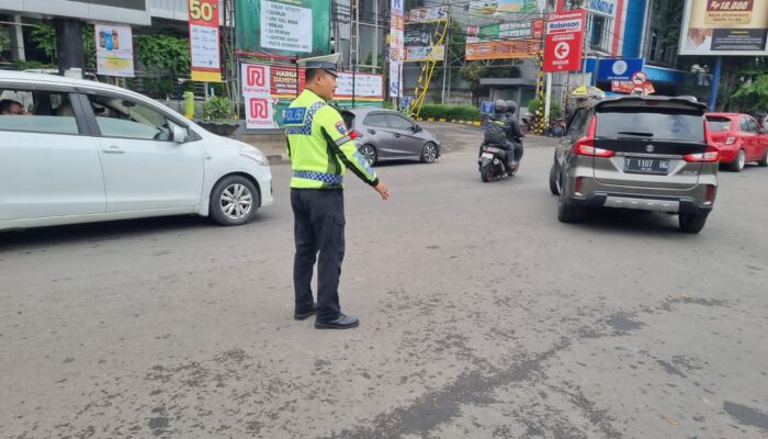 Kamseltibcarlantas! Satlantas Polres Karawang Tingkatkan Pengaturan Lalu Lintas